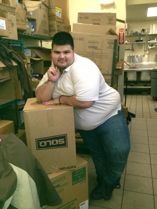 chubpornlover:  beautifulchubs:  Any idea how I can contact this guy?   Si.. alguna información?  hottttt