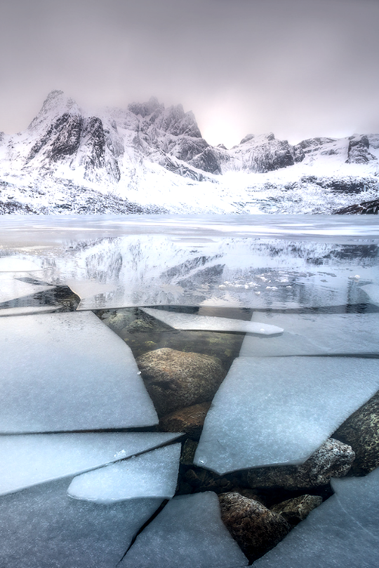 cknd: Broken Mirrors by Daniel Kordan | CKND