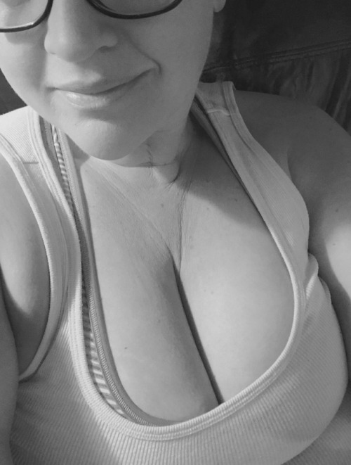 curiouswinekitten2:  Isn’t cleavage grand?  What a great Sunday.  Sorry it was so busy, but I did the best I could.  Have a great evening my little pervs!  