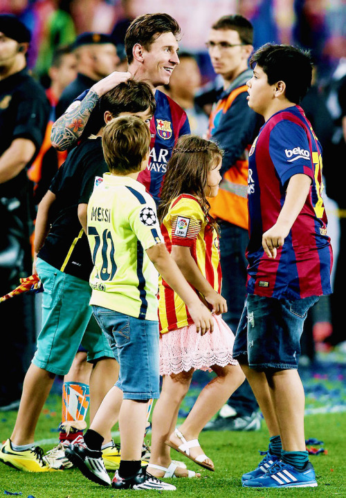 leomessiforever: Leo Messi and his nephews