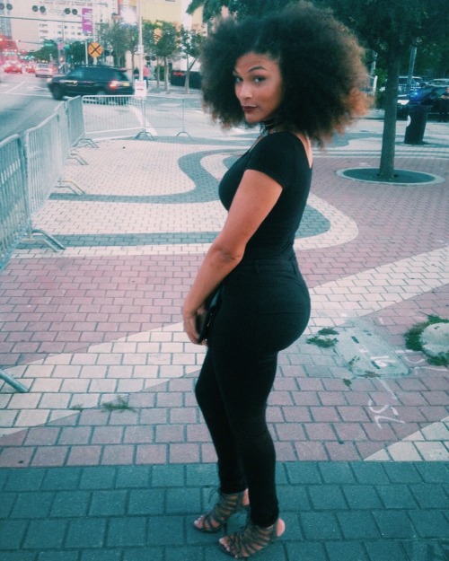 blacknaturals:    ♕   @chlealondon    