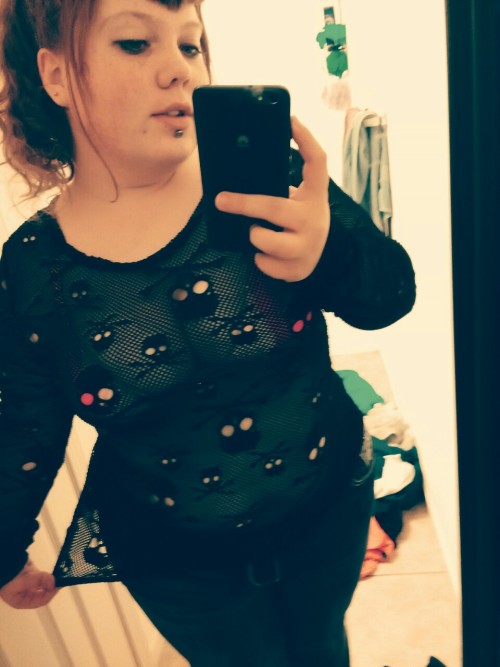 puhpii:  I’m underdressed nd feeling cute.  Cuz I can :3 