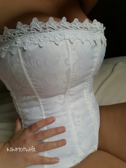 sassysexymilf:  nwhotwife:Hold me tight and love me all night. Perfect @nwhotwife 💋