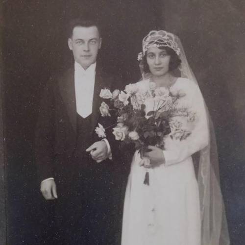 @laurah24601 Laura sent me a photo of her great grandparents (fatherly side), Elsa Irene and Tulo Al