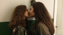 fuckyeah–lesbians:  **