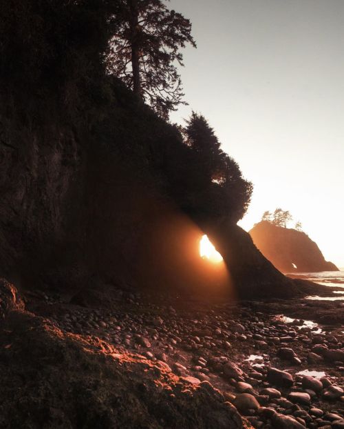 tannerwendellstewart: Sunset on the Washington coast. (at Washington)www.instagram.com/p/B-G