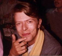 soundsof71:David Bowie at New York’s Bottom Line, 1981, by Derek Tague via. An actual, literal cinnamon roll