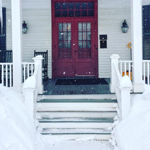 It’s all about the Red door#thedesigntwins@ig