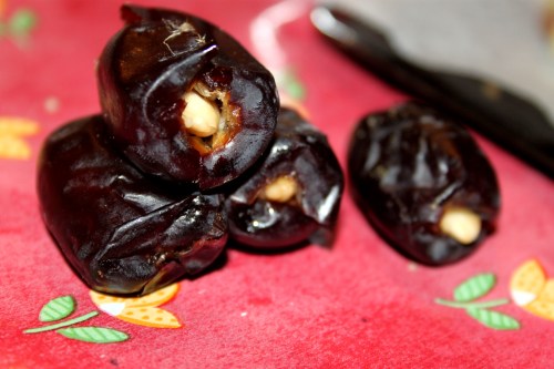 Dates with almonds! 1 piece61 calories0,4 g. protein1 g. fat12,6 g. carbohydrates It tastes soooo go