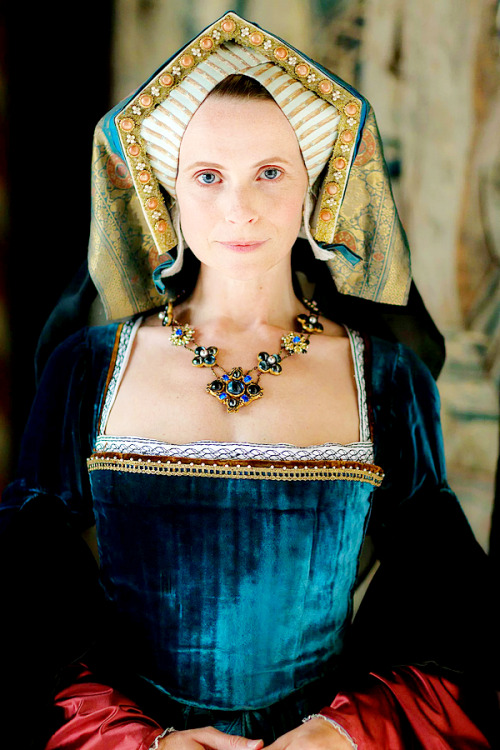 queencatherineparr:Alice Platten as Catherine Parr in BBC’s Six Wives With Lucy Worsley