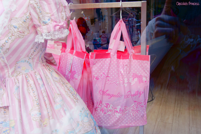 chocolate-princess:  Angelic Pretty pop-up shop in Paris in 2015 ! 