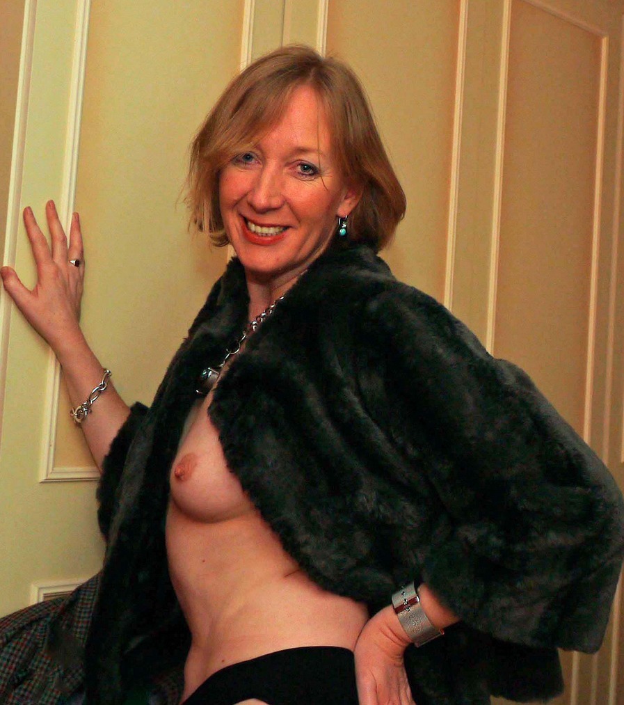 joyfulcollectorcollectionposts:  addick58:  retinwis60:  Beautiful smile, great legs