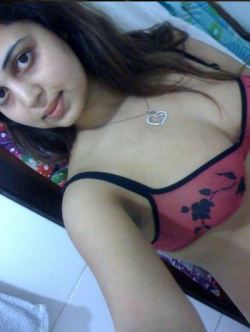 desiindiangirlslive:  Cute indian girl friend in bra #desibabe #indiangirl #indianwoman #desihot:  http://dlvr.it/BF4flp