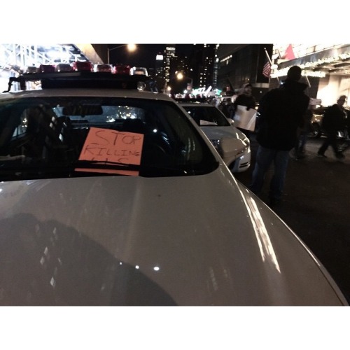 zune-politikon: NYC protesters are leaving messages for the cops.