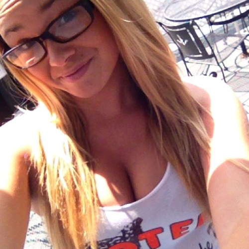 superfructose:  The hottest hooters girls … follow for more —&gt; superfruct