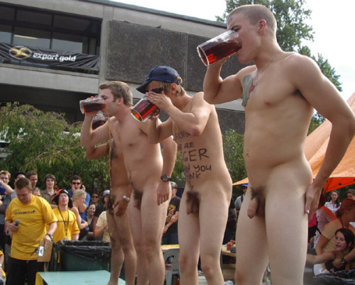 turistico12: darkknight0618:  Where’s this festival at?!  Drinking games at University of Auckland orientation week ceebrations 