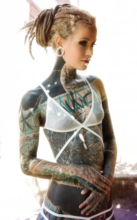 Porn Extreme Tattoos und Piercings bei Frauen photos