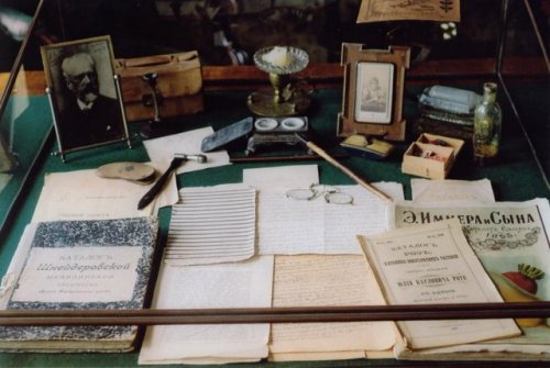 barcarole:Chekhov’s desk at his White Dacha in Yalta.