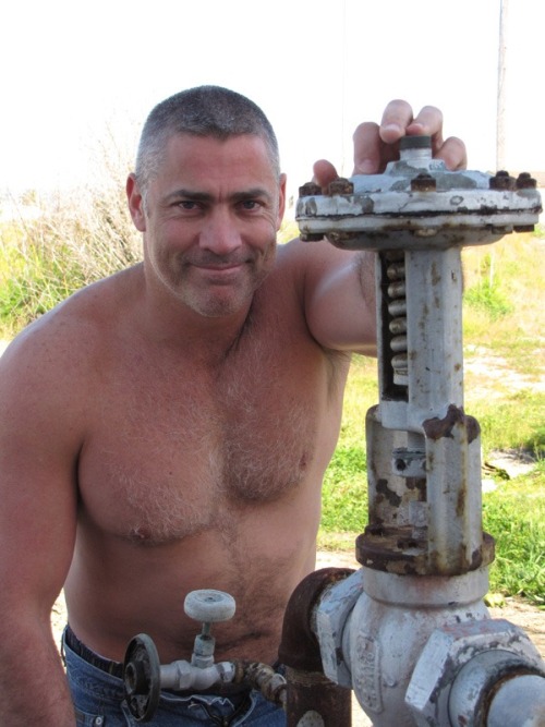 hotdadsbigcocks: A warm, genuine smile is a DILF’s best asset