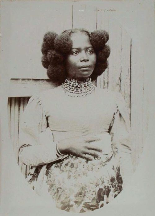 vintageeveryday:20 vintage photos of Madagascar women showcasing their beautiful hairstyles in the e
