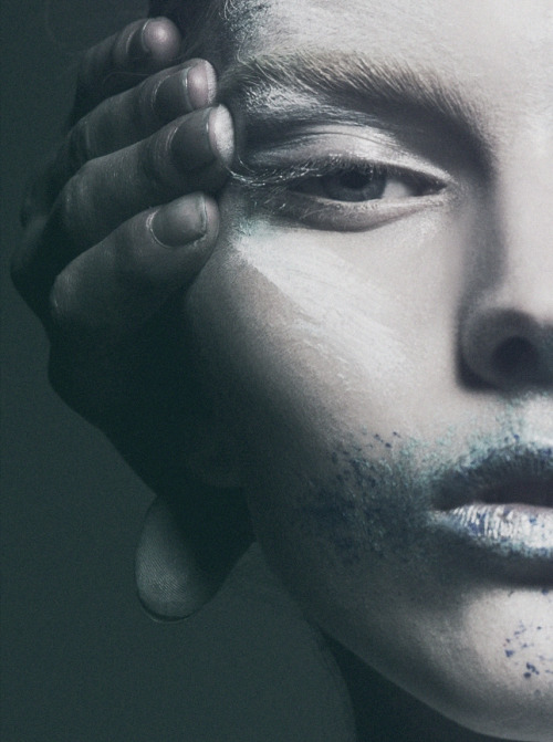 mariacarlabosscono:  “Distorted Reality,” photographed by Oliver Stalmans for Dansk #30 Fall 2013 