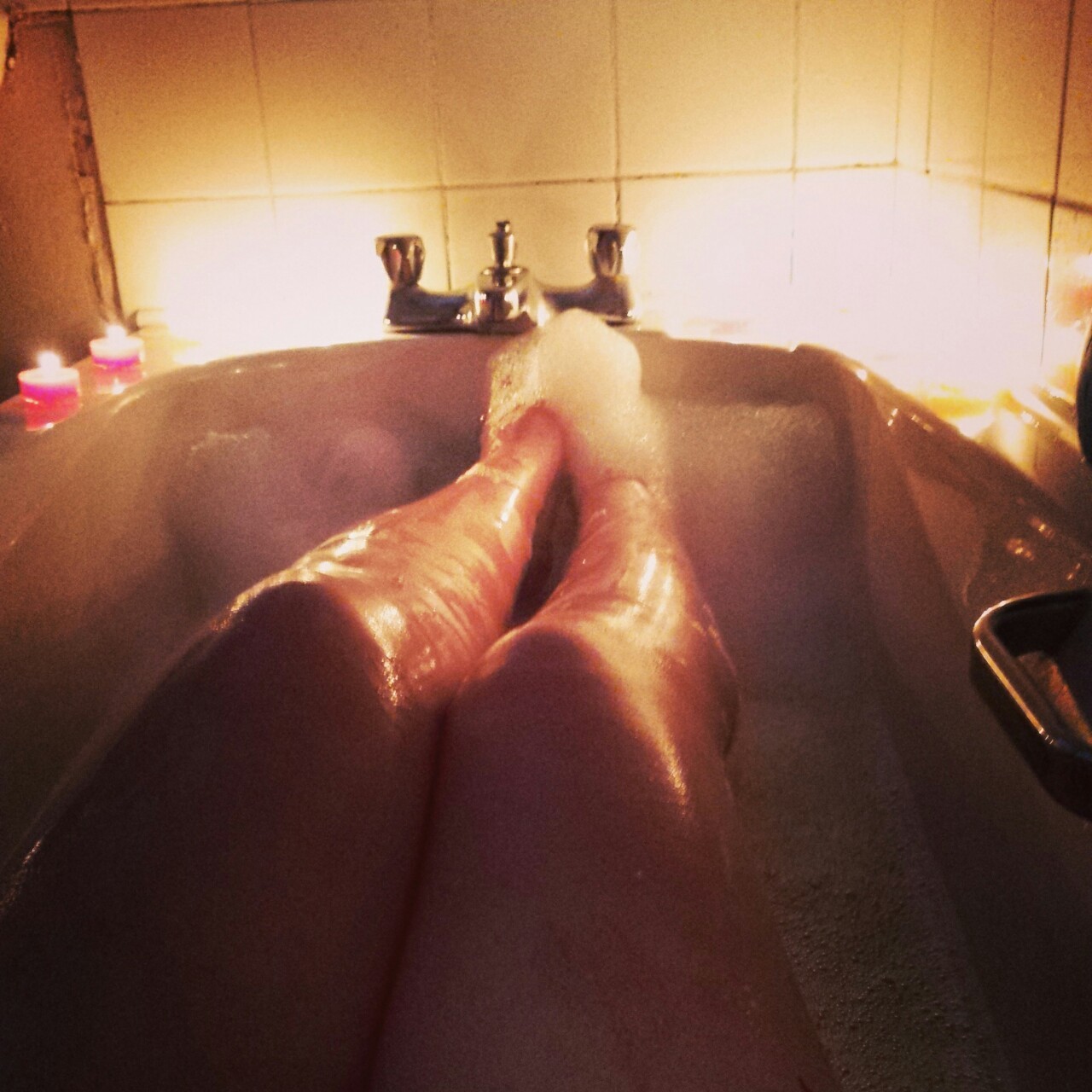 reddaisy1990xo:  Recent bath times! Add me on snap. Don’t send me dick picks budgetbarbie