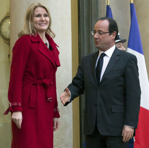 monobeartheater: jeedies: roooothakers: tastefullyoffensive: The President of France Getting Left Ha