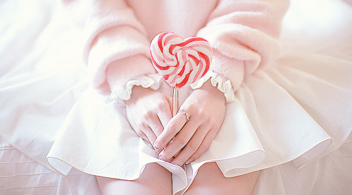 rainingteadrops:Flare Lace White Skirt
