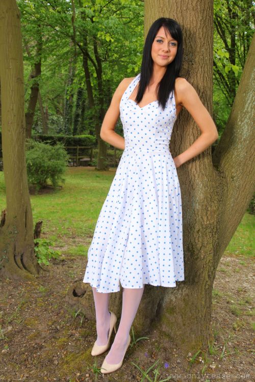 cdloversstuff: onlyarchives:Natalie T Pretty dress!