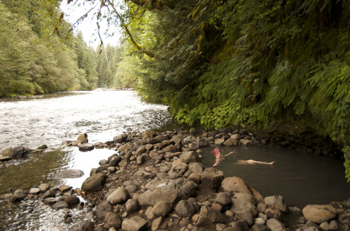 shyowl:  sunflower-mama:  travisjacob:  Went to this amazing little hot springs near the river.   Where?? I must must must visit!!  Hippie vibes 
