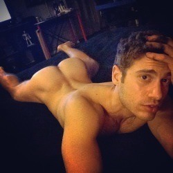 nekkidmalecelebs:  Jason Farone