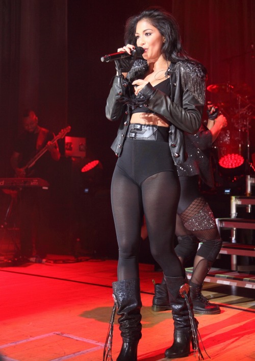 fansofpantyhose:  Nicole Scherzinger wearing #pantyhose #FOP