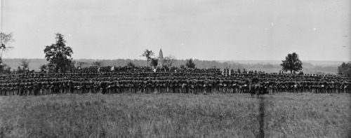 chubachus: View of Union soldiers and civilians attending the dedication ceremony of the Bull Run m