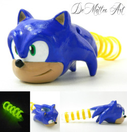 dematteoart:  Sonic the Hedgehog custom pipe. “I don’t look back, I’ve got no regrets ‘cause time don’t wait for me. I choose to go my own way.”   