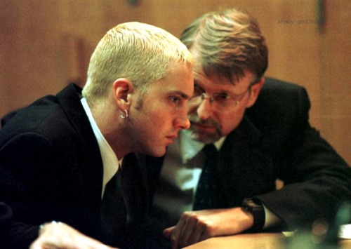 shady-god:// eminem in court 2001.
