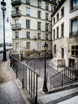 vacants:  Paris, rue des Ursins, rue des Chantres by Aurélien Calonne on Flickr. 