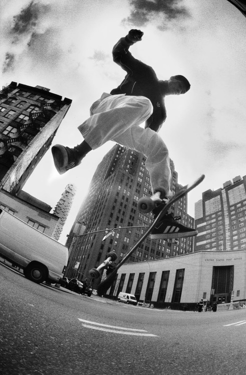 quentindebriey:Tyshawn, 360 flip on canal