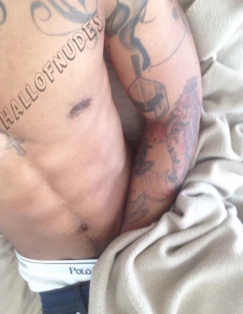 yeaimaundercover:  hall-of-nudes:  Love him  😍
