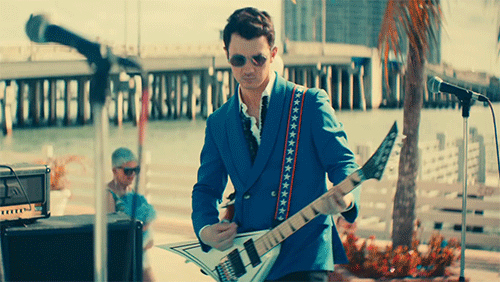 racheldaddow: my favorite easter eggs from the cool music videobonus: stream “cool&r