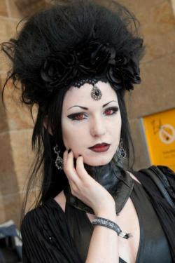 victorian-goth:  Victorian goth http://victorian-goth.tumblr.com/