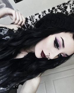 morticians-flame:  So nice and warm today. Lips are Raven Claw by la splash