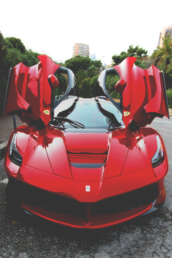 classyhustler:  La Ferrari | photographer