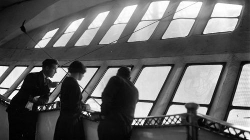 historicaltimes: Passengers looking over the veranda of the British R101 Airship, 1929 via reddit