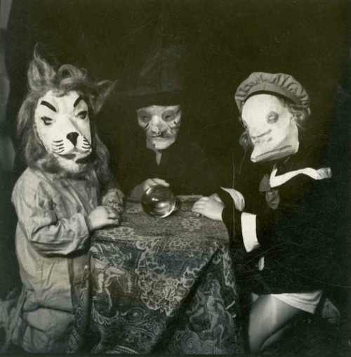 antipahtico:   Anonymous Halloween Photographs  1875/1955