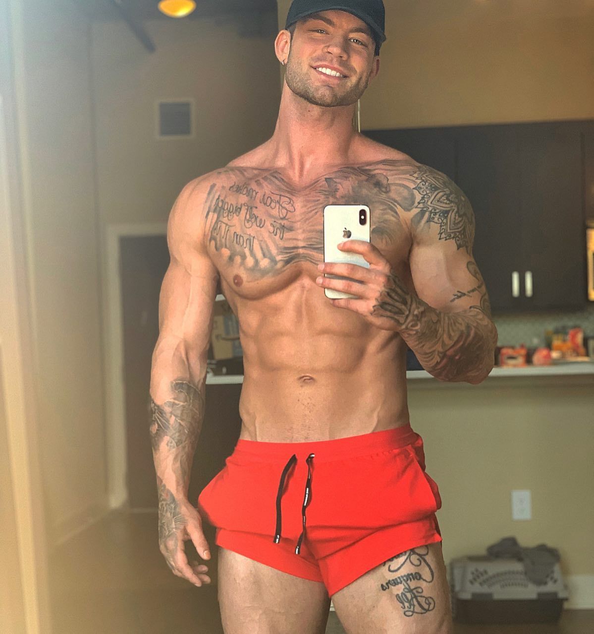 thehottestmenaround:Dustin Mcneerhttps://www.instagram.com/markdmafia/