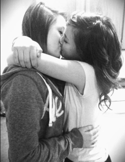 the-inspired-lesbian:  Love and Lesbians ♡