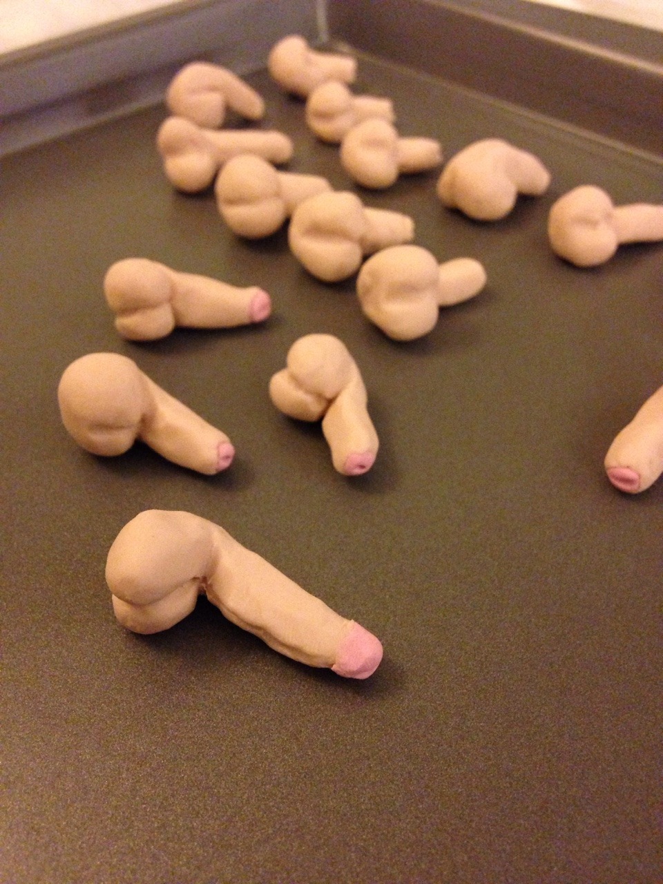thaslyn:  boysblush:  I’m experimenting with mixing colors to get these results.