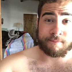 lil-queer:  Scruffy beard
