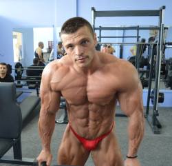 musculardude:  getting strong sos he can