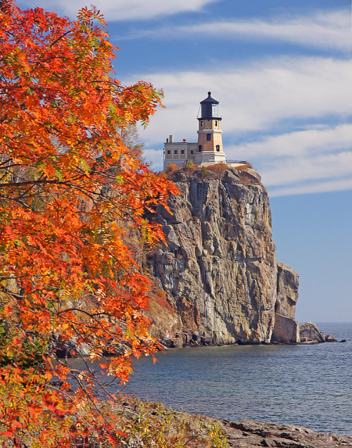 bookofoctober:Split Rock Lighthouse, October 2011. Photo by Paul Sundberg Photography